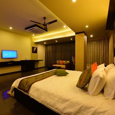 Hotel Opulence Nadiad Exterior photo