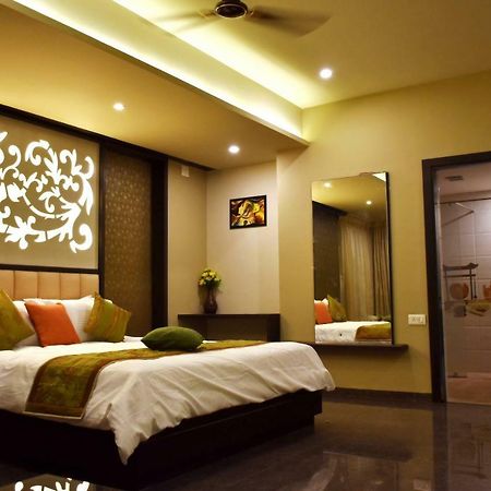 Hotel Opulence Nadiad Exterior photo