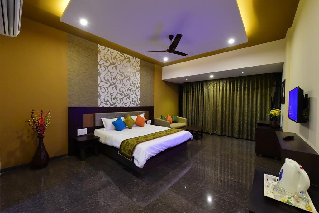 Hotel Opulence Nadiad Exterior photo