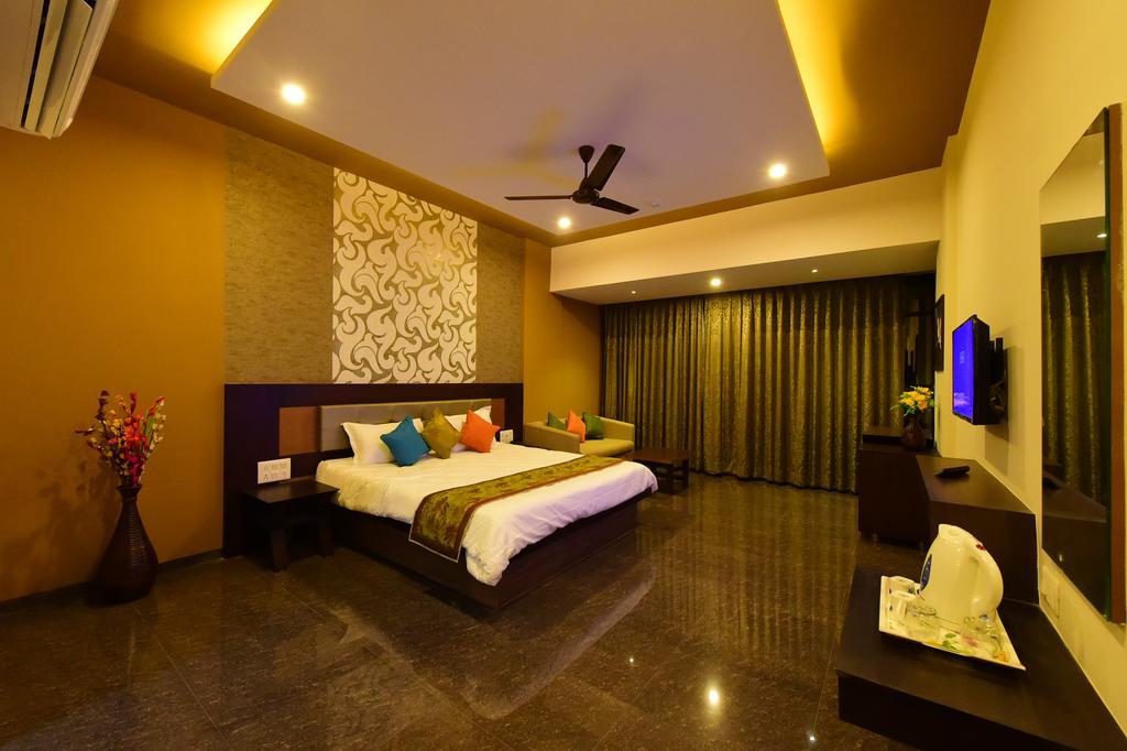 Hotel Opulence Nadiad Exterior photo