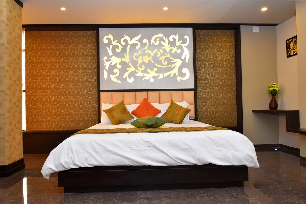 Hotel Opulence Nadiad Exterior photo