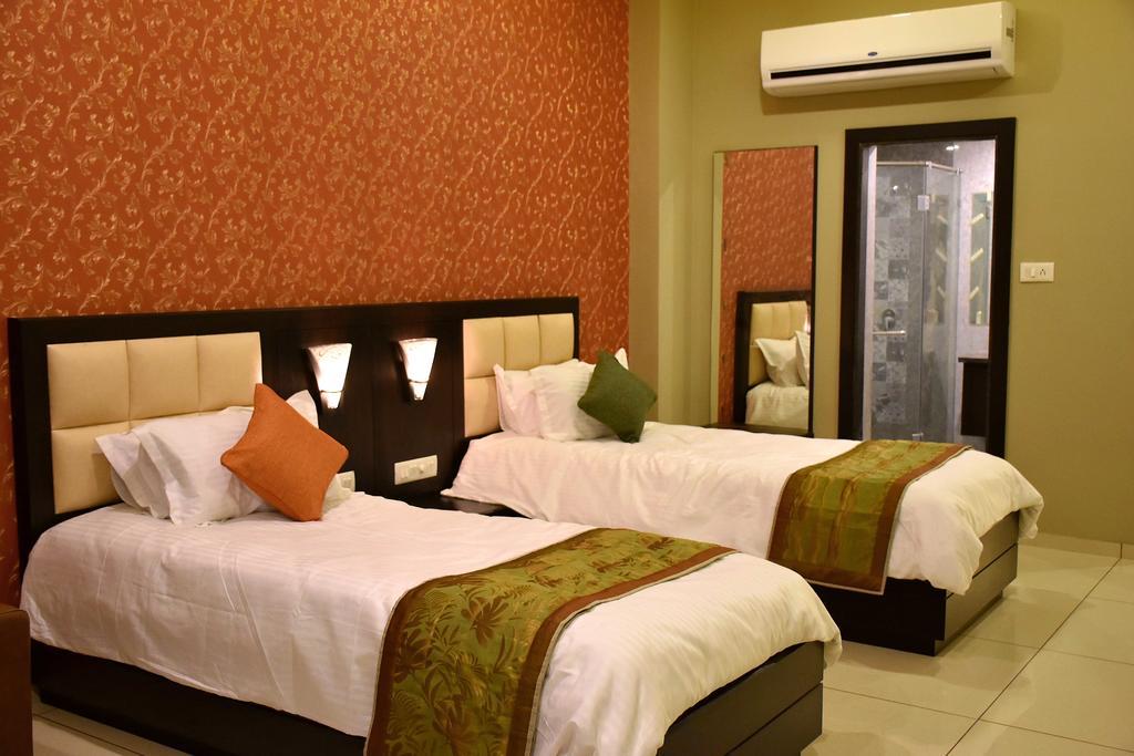 Hotel Opulence Nadiad Exterior photo