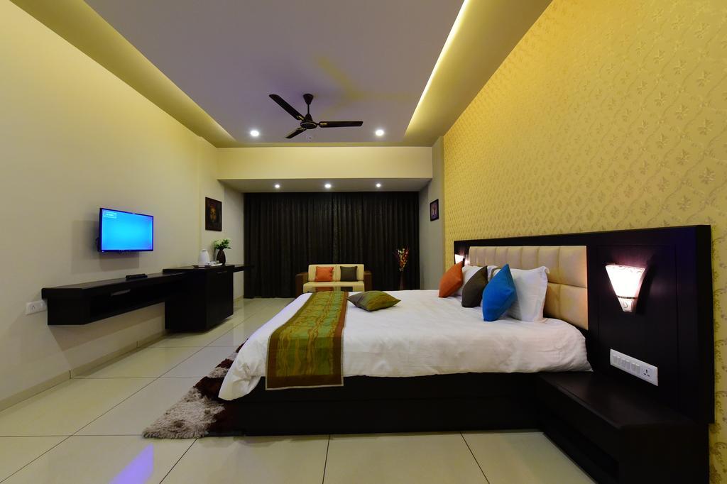 Hotel Opulence Nadiad Exterior photo