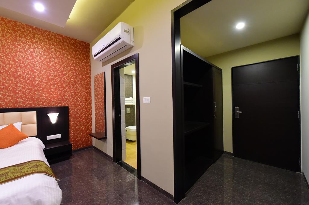 Hotel Opulence Nadiad Exterior photo