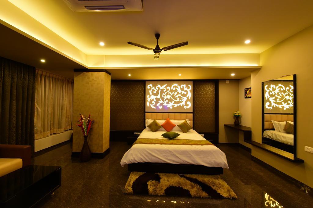 Hotel Opulence Nadiad Exterior photo