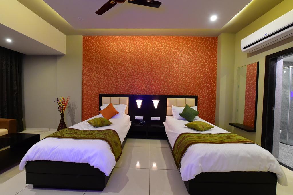 Hotel Opulence Nadiad Exterior photo