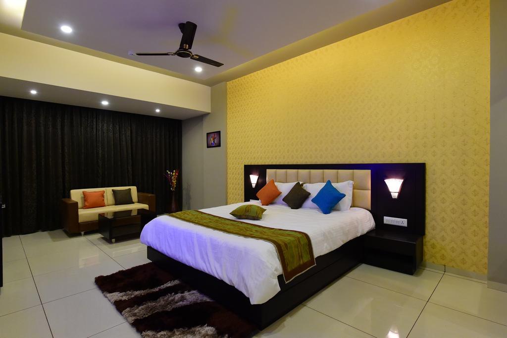Hotel Opulence Nadiad Exterior photo