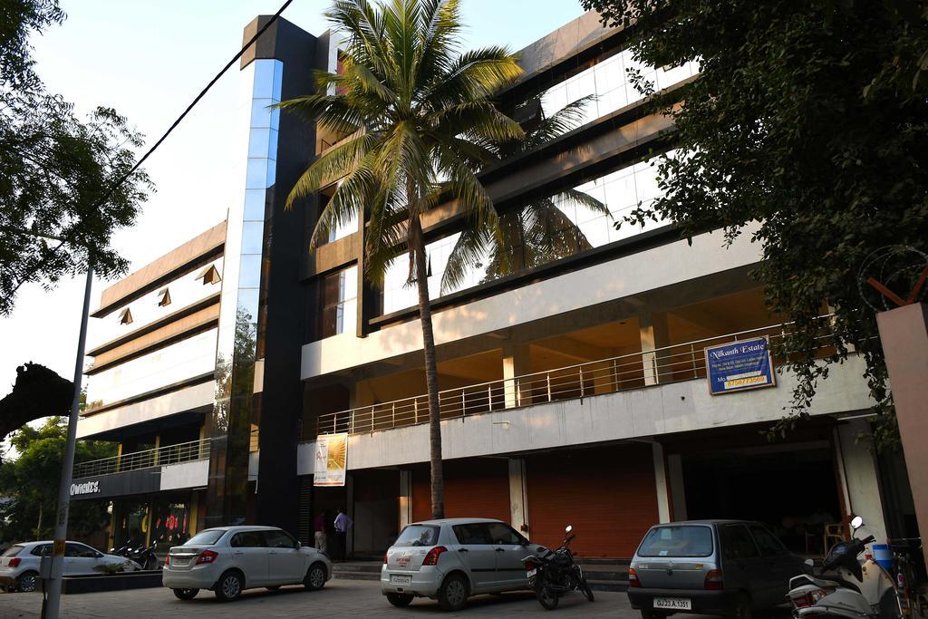 Hotel Opulence Nadiad Exterior photo