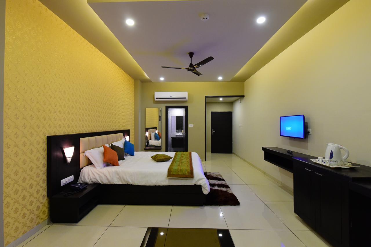 Hotel Opulence Nadiad Exterior photo