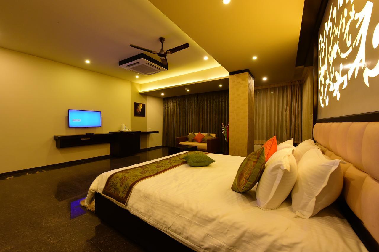 Hotel Opulence Nadiad Exterior photo