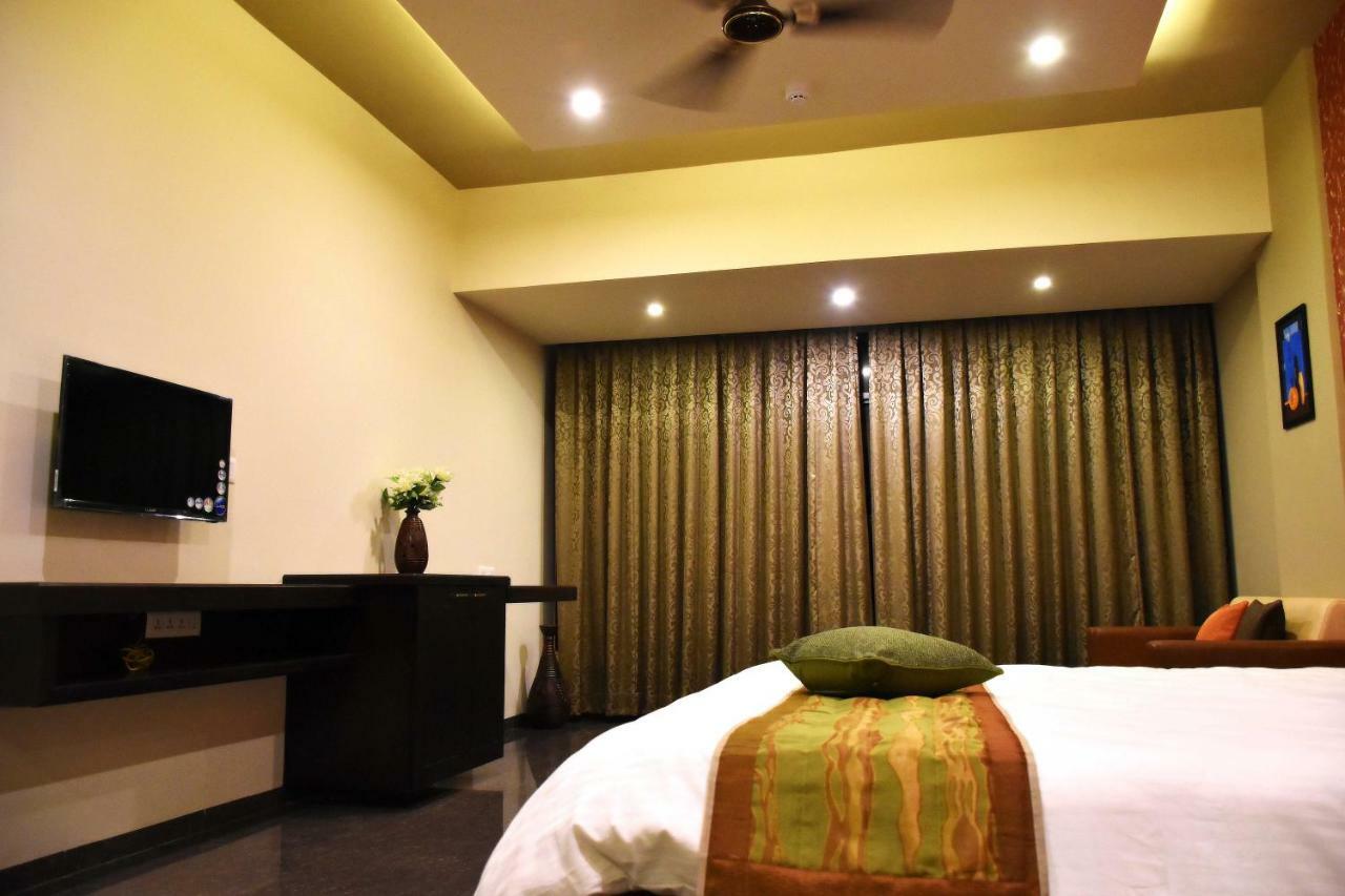 Hotel Opulence Nadiad Exterior photo